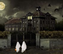 Fantasmas de Halloween visitando Mansión